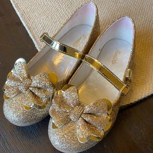 Girls dress shoe, worn once outgrew too fast.